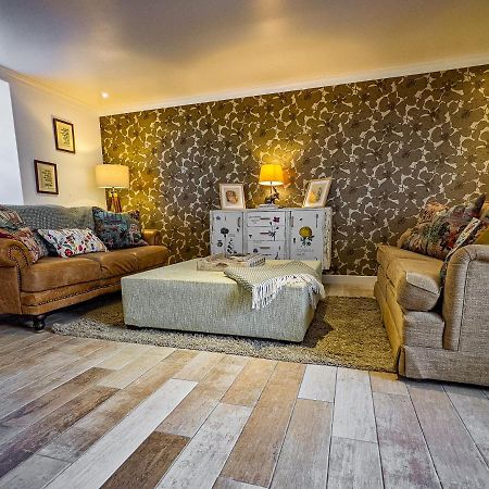 Beautiful Listed Flat With Private Garden, Birnam Apartment Exterior photo
