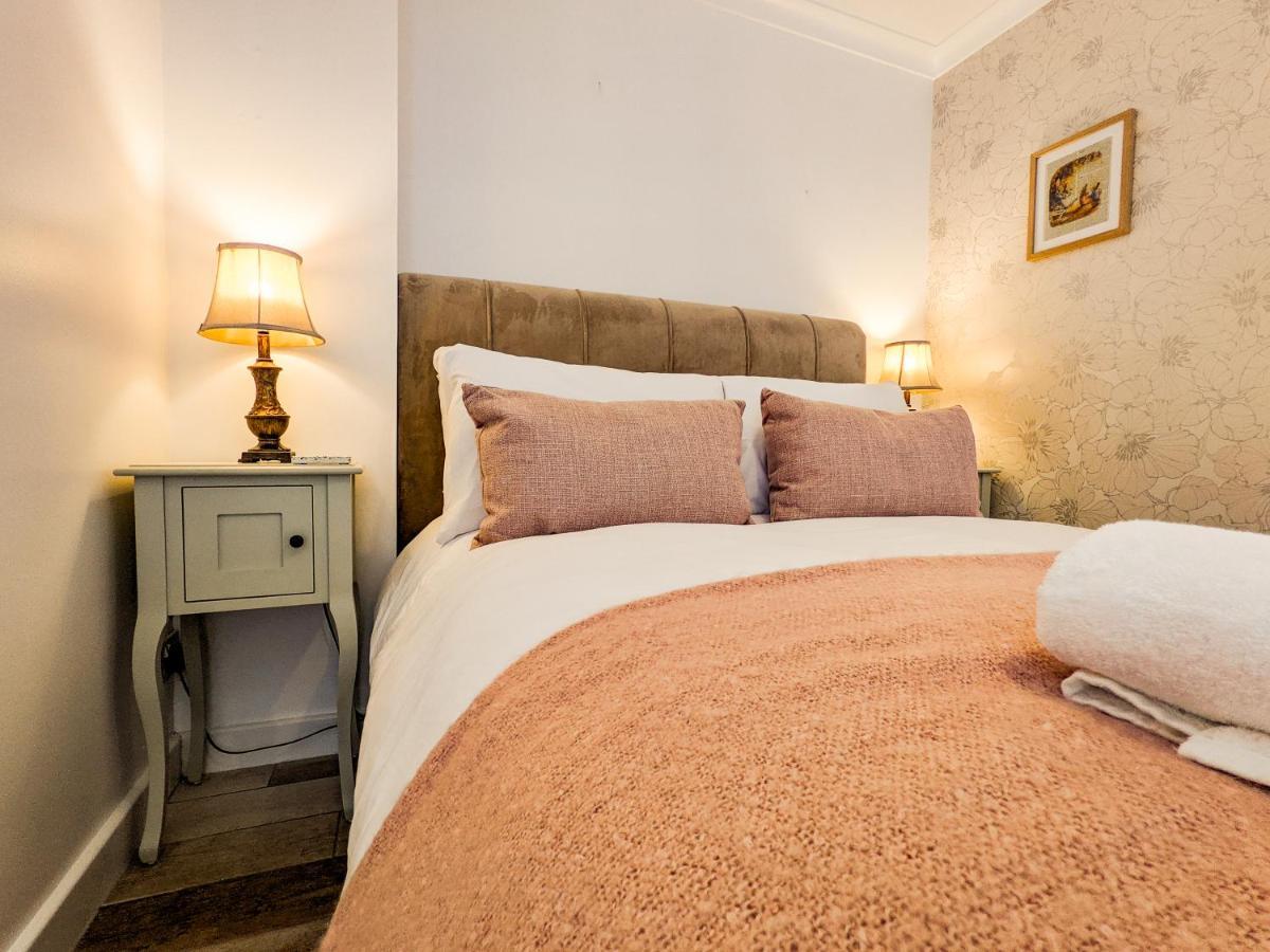 Beautiful Listed Flat With Private Garden, Birnam Apartment Exterior photo