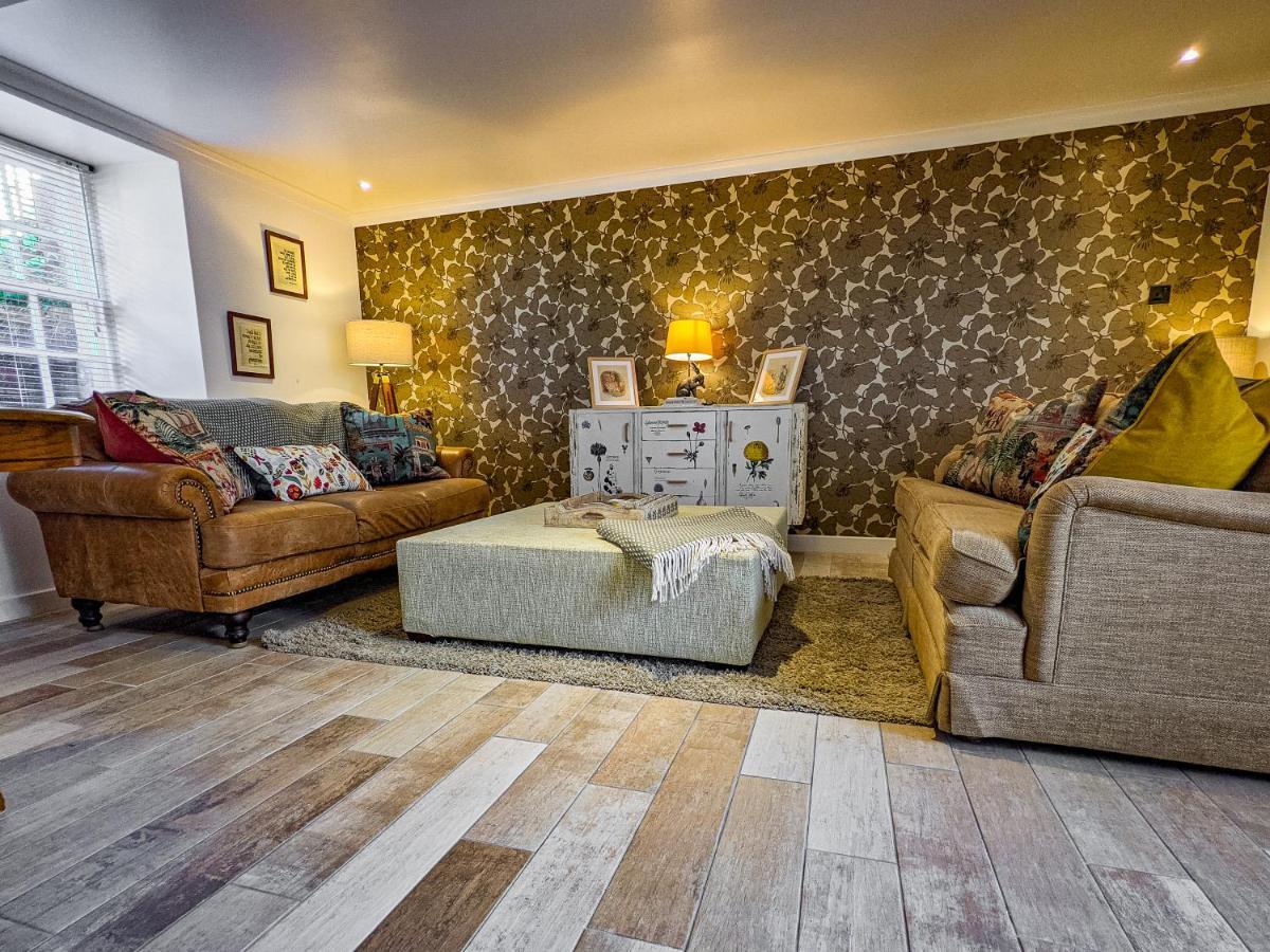 Beautiful Listed Flat With Private Garden, Birnam Apartment Exterior photo