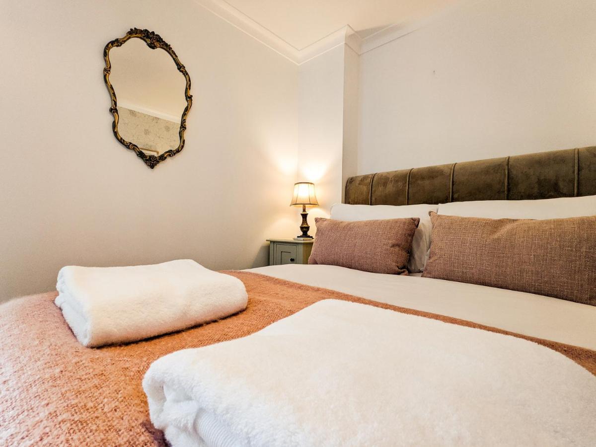 Beautiful Listed Flat With Private Garden, Birnam Apartment Exterior photo